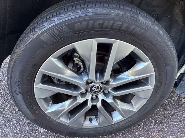 2022 Blizzard Pearl Toyota RAV4 XLE Premium FWD SUV