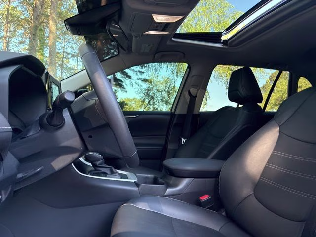 2022 Blizzard Pearl Toyota RAV4 XLE Premium FWD SUV