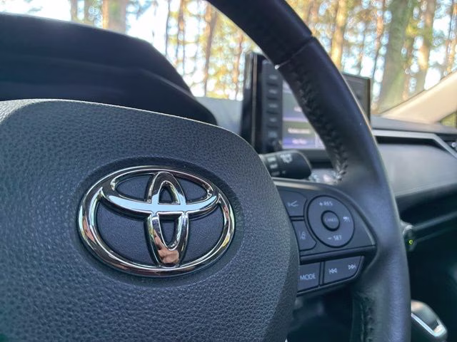 2022 Blizzard Pearl Toyota RAV4 XLE Premium FWD SUV