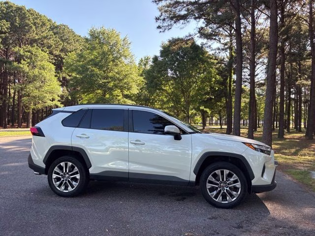 2022 Blizzard Pearl Toyota RAV4 XLE Premium FWD SUV