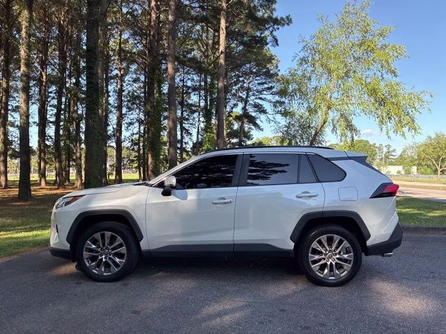 2022 Blizzard Pearl Toyota RAV4 XLE Premium FWD SUV