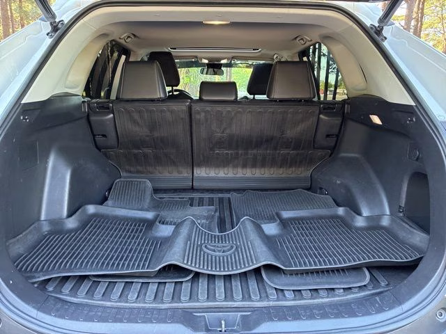 2022 Blizzard Pearl Toyota RAV4 XLE Premium FWD SUV