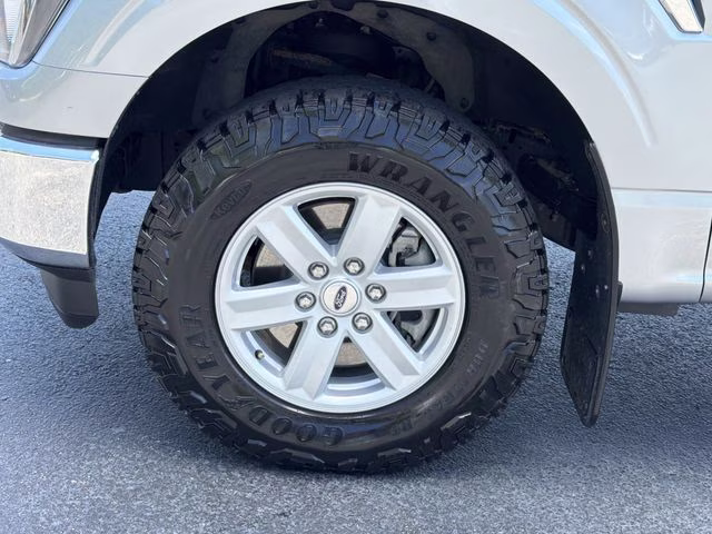 2023 Iconic Silver Metallic Ford F-150 XLT 4X4 Truck
