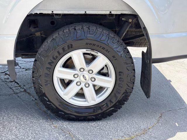 2023 Iconic Silver Metallic Ford F-150 XLT 4X4 Truck