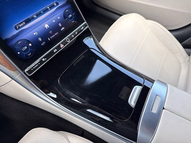 2025 MANUFAKTUR Moonlight White Metallic Mercedes-Benz C-Class C 300 RWD Sedan