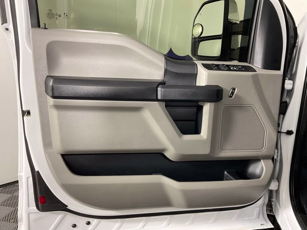 2020 Oxford White Ford Super Duty F-250 SRW XL SERVICE BODY 4X4 Truck