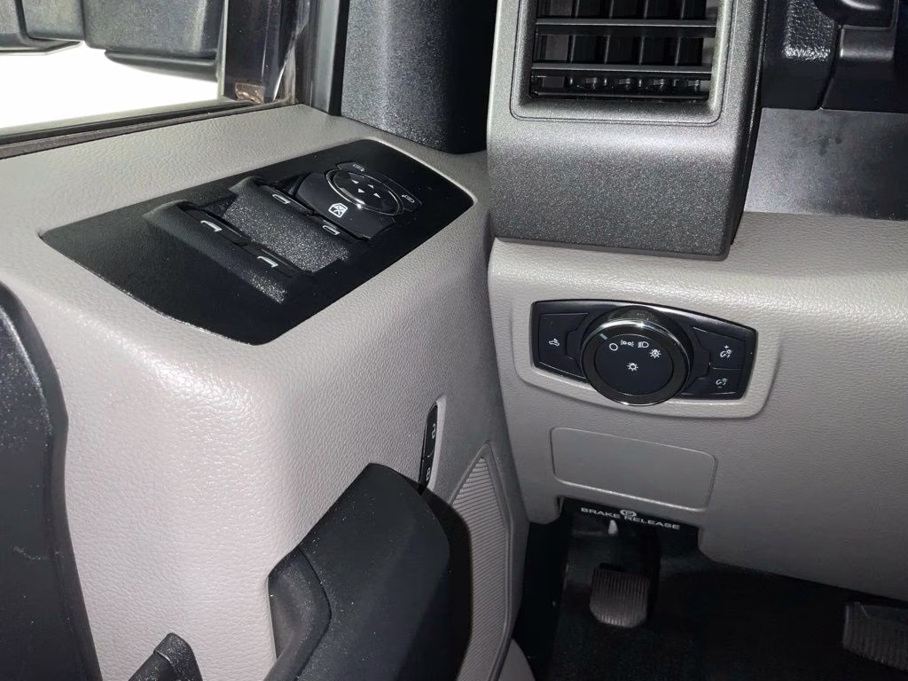 2020 Oxford White Ford Super Duty F-250 SRW XL SERVICE BODY 4X4 Truck