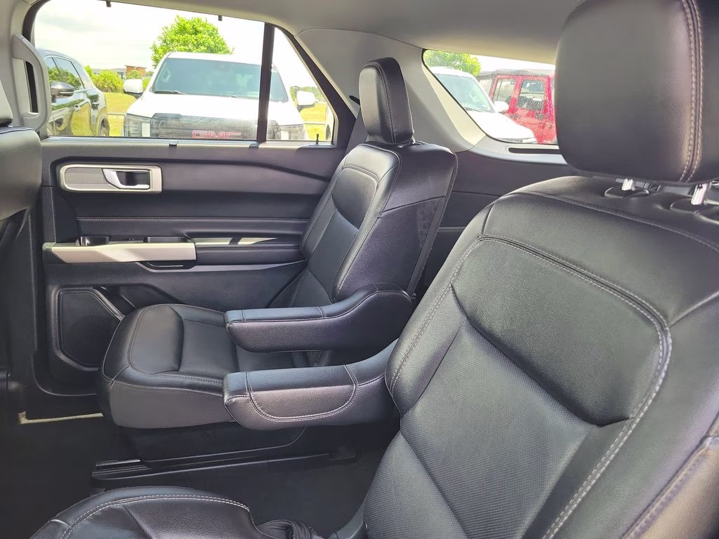2023 Black Metallic Ford Explorer Limited RWD SUV