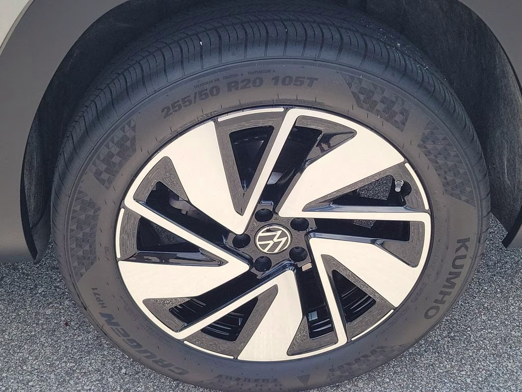 2026 Silver Volkswagen Atlas 2.0T SE w/Technology FWD SUV