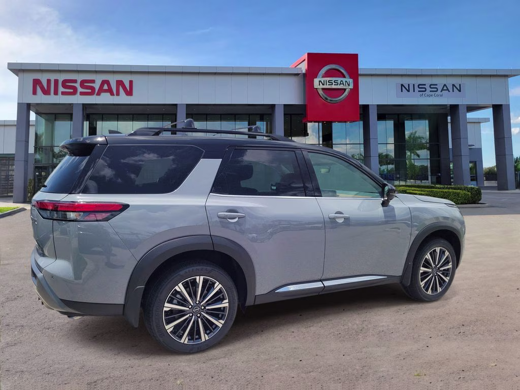 2026 Boulder Gray/Super Black Nissan Pathfinder Platinum FWD SUV
