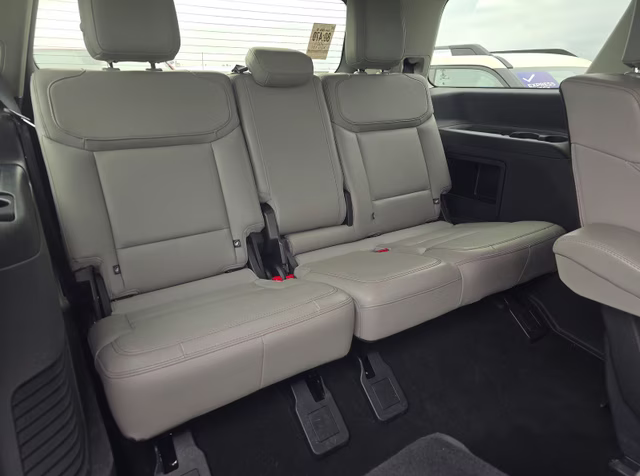 2025 Space Silver Metallic Ford Expedition Active 4X4 SUV