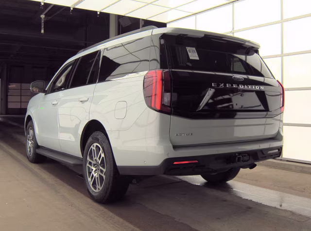 2025 Space Silver Metallic Ford Expedition Active 4X4 SUV