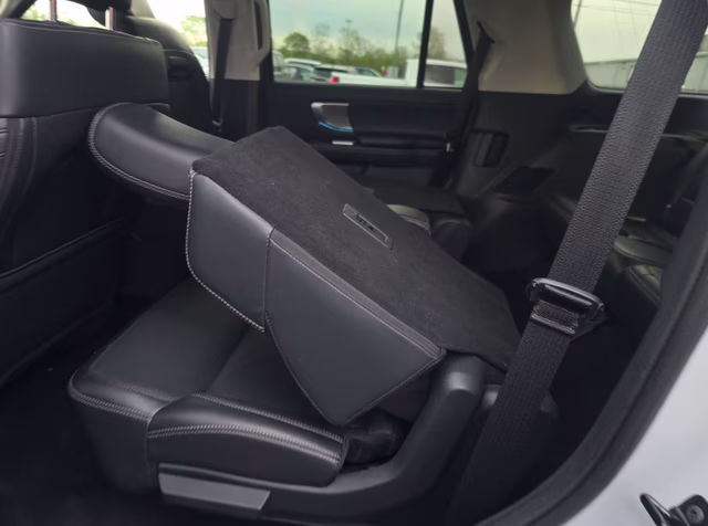 2025 Space Silver Metallic Ford Expedition Platinum 4X4 SUV