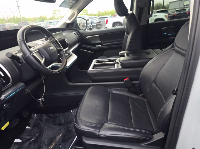 2025 Space Silver Metallic Ford Expedition Platinum 4X4 SUV