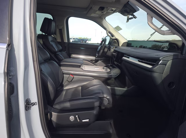 2025 Gray Mist Metallic Tri-Coat Lincoln Navigator Reserve 4X4 SUV