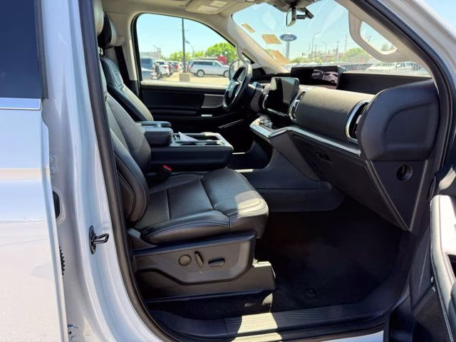 2025 Space Silver Metallic Ford Expedition Platinum 4X4 SUV