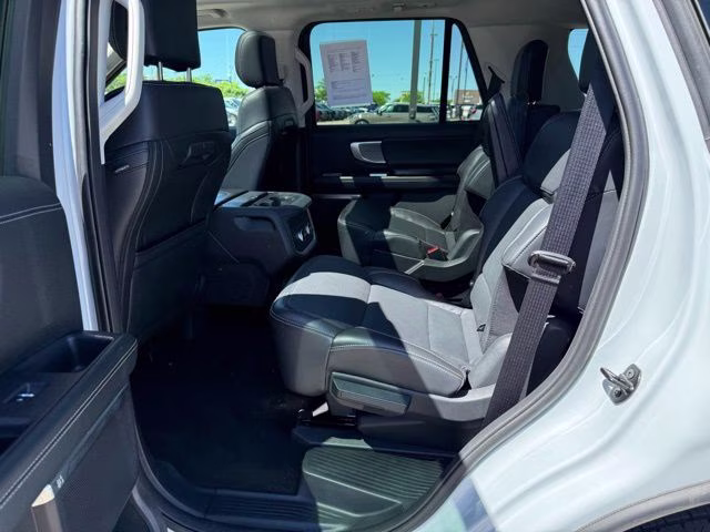 2025 Space Silver Metallic Ford Expedition Platinum 4X4 SUV
