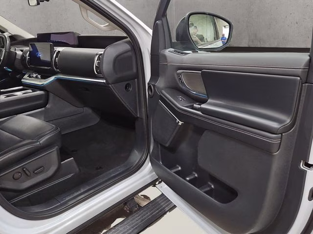 2025 Space Silver Metallic Ford Expedition Platinum 4X4 SUV