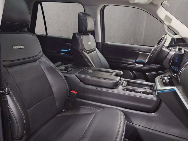 2025 Space Silver Metallic Ford Expedition Platinum 4X4 SUV
