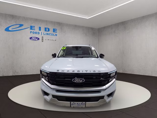2025 Space Silver Metallic Ford Expedition Platinum 4X4 SUV