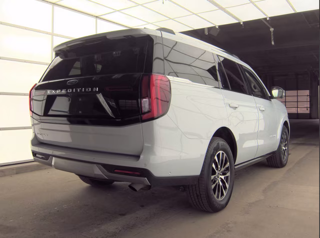2025 Space Silver Metallic Ford Expedition Platinum 4X4 SUV