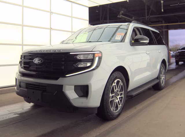 2025 Space Silver Metallic Ford Expedition Active 4X4 SUV