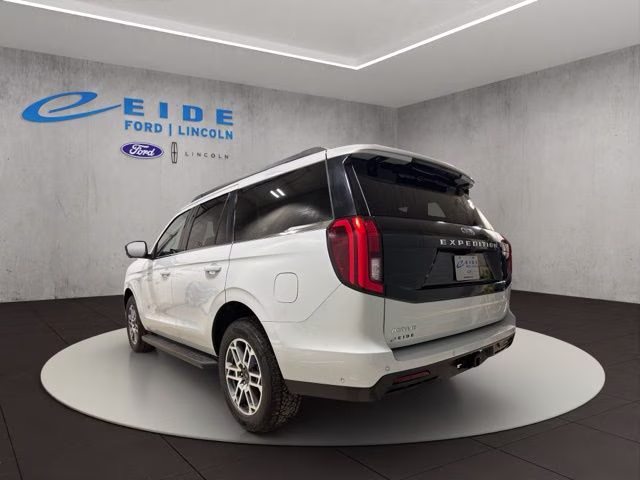 2025 Space Silver Metallic Ford Expedition Active 4X4 SUV