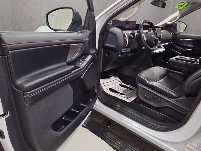 2025 Space Silver Metallic Ford Expedition Platinum 4X4 SUV