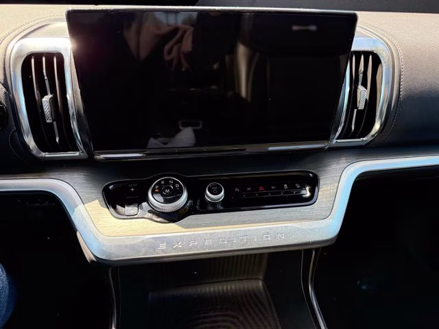 2025 Space Silver Metallic Ford Expedition Platinum 4X4 SUV
