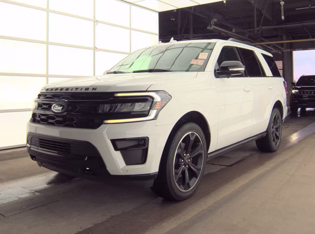 2022 Oxford White Ford Expedition Limited 4X4 SUV