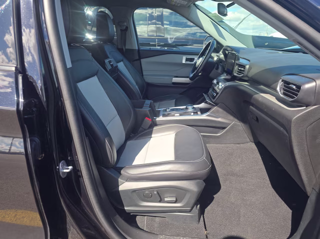2023 Agate Black Metallic Ford Explorer XLT 4X4 SUV