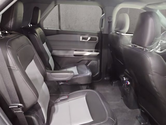 2023 Agate Black Metallic Ford Explorer XLT 4X4 SUV