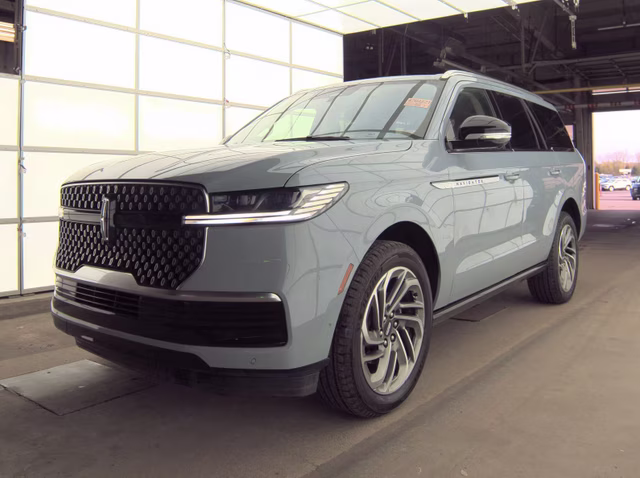 2025 Gray Mist Metallic Tri-Coat Lincoln Navigator Reserve 4X4 SUV