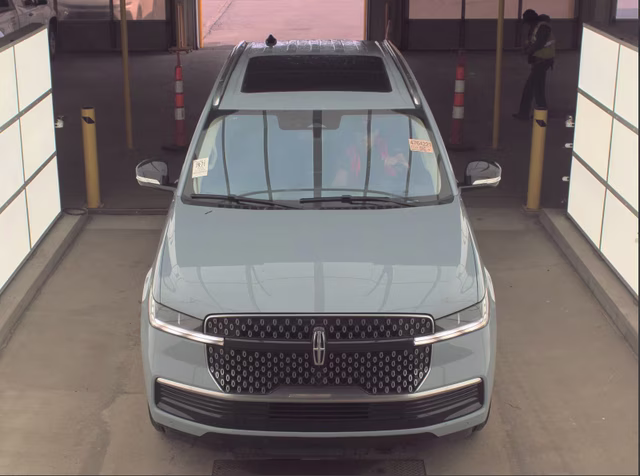 2025 Gray Mist Metallic Tri-Coat Lincoln Navigator Reserve 4X4 SUV