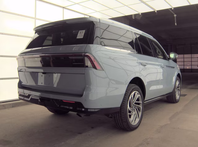 2025 Gray Mist Metallic Tri-Coat Lincoln Navigator Reserve 4X4 SUV