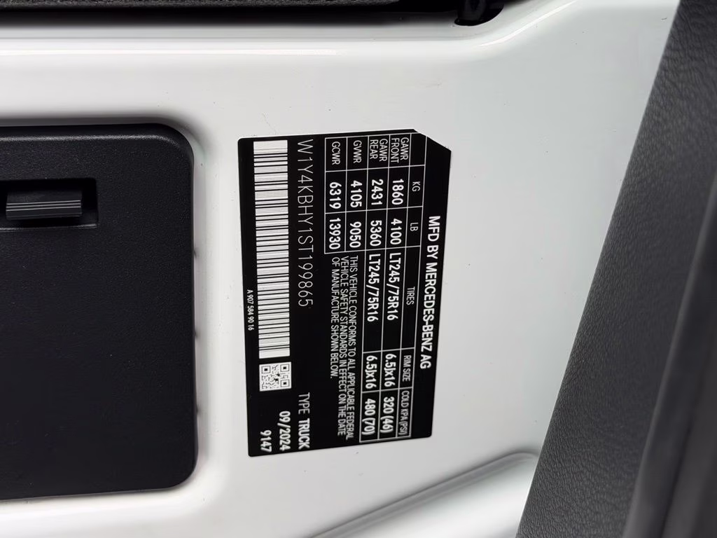2025 Arctic White Mercedes-Benz Sprinter 2500 Cargo 144 WB RWD Van