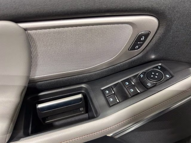 2025 Space Silver Metallic Ford Expedition Active 4X4 SUV