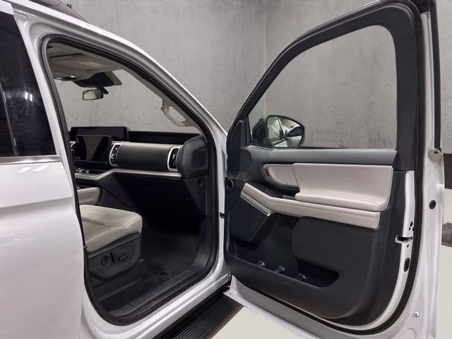 2025 Space Silver Metallic Ford Expedition Active 4X4 SUV