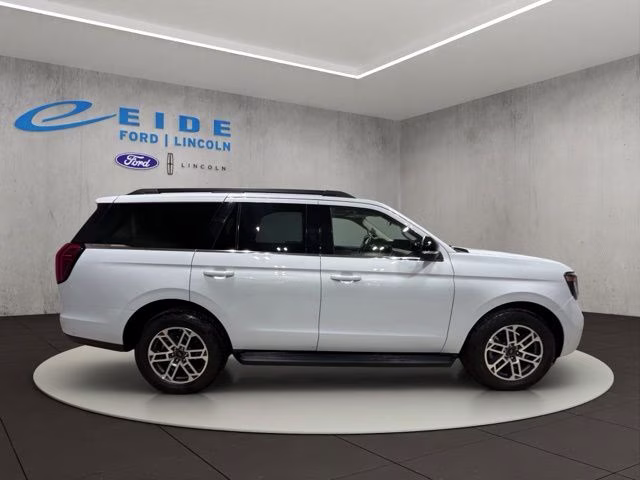 2025 Space Silver Metallic Ford Expedition Active 4X4 SUV