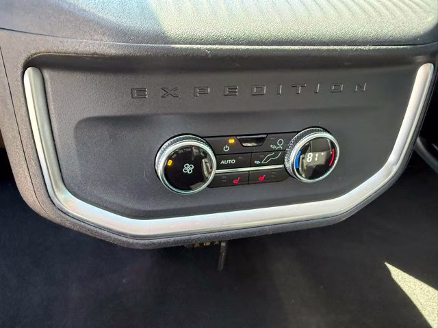 2025 Space Silver Metallic Ford Expedition Platinum 4X4 SUV