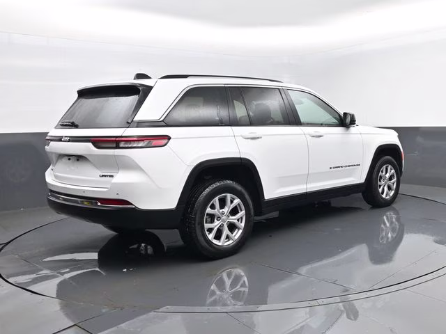 2022 Bright White Clearcoat Jeep Grand Cherokee Limited 4X4 SUV