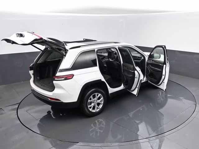 2022 Bright White Clearcoat Jeep Grand Cherokee Limited 4X4 SUV