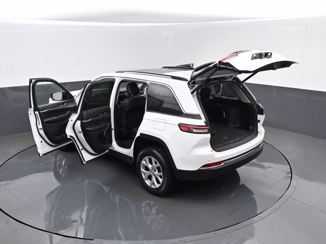 2022 Bright White Clearcoat Jeep Grand Cherokee Limited 4X4 SUV