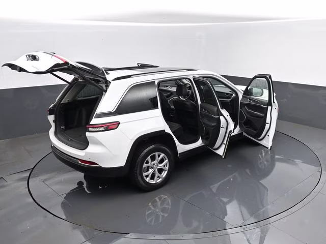 2022 Bright White Clearcoat Jeep Grand Cherokee Limited 4X4 SUV