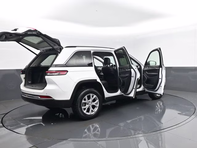 2022 Bright White Clearcoat Jeep Grand Cherokee Limited 4X4 SUV
