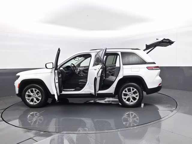 2022 Bright White Clearcoat Jeep Grand Cherokee Limited 4X4 SUV
