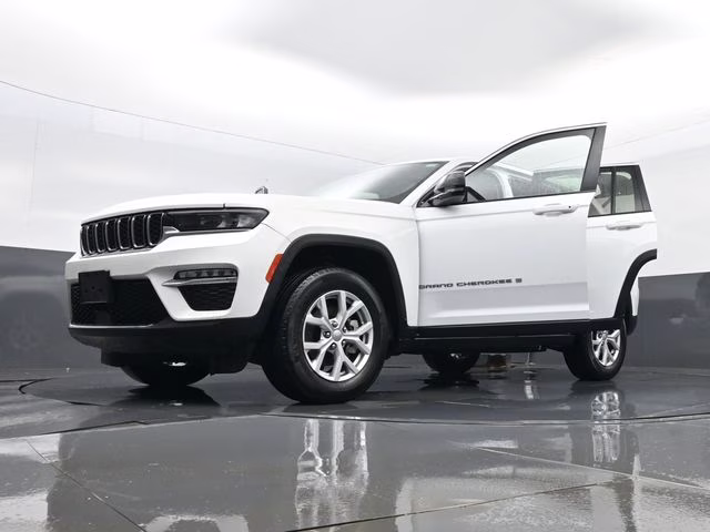 2022 Bright White Clearcoat Jeep Grand Cherokee Limited 4X4 SUV