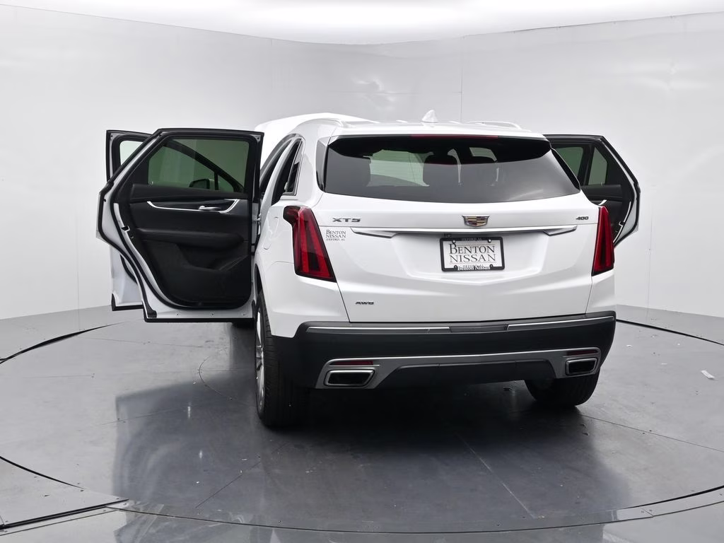 2024 Crystal White Tricoat Cadillac XT5 Premium Luxury AWD SUV
