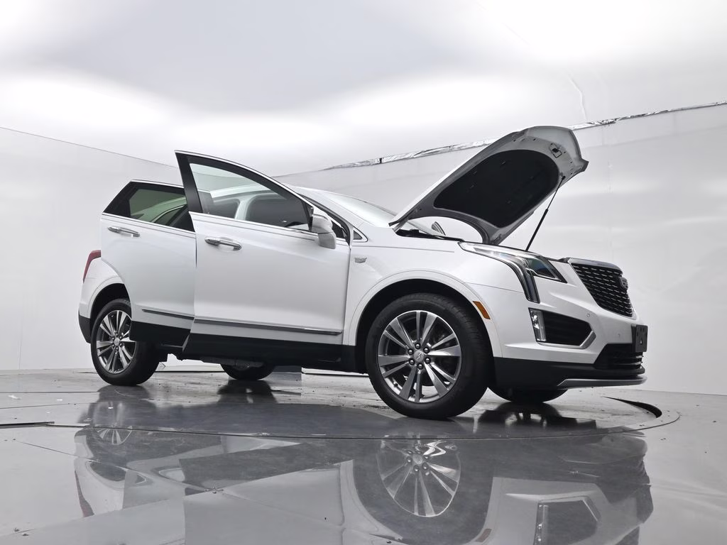 2024 Crystal White Tricoat Cadillac XT5 Premium Luxury AWD SUV