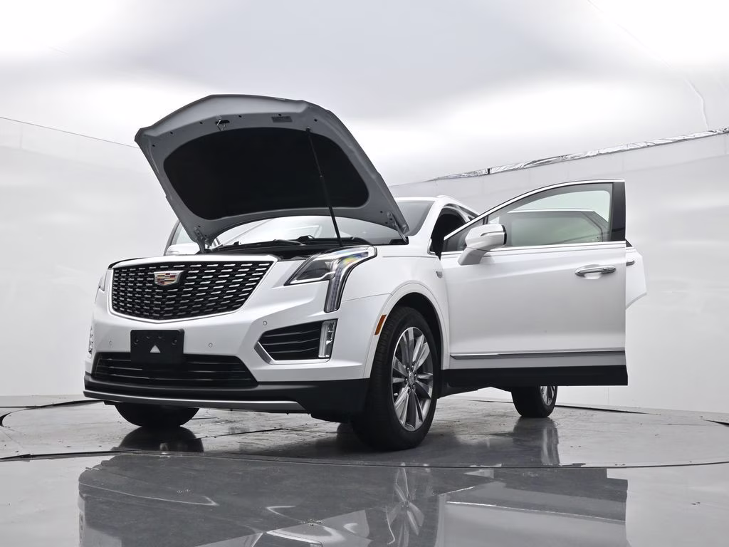2024 Crystal White Tricoat Cadillac XT5 Premium Luxury AWD SUV